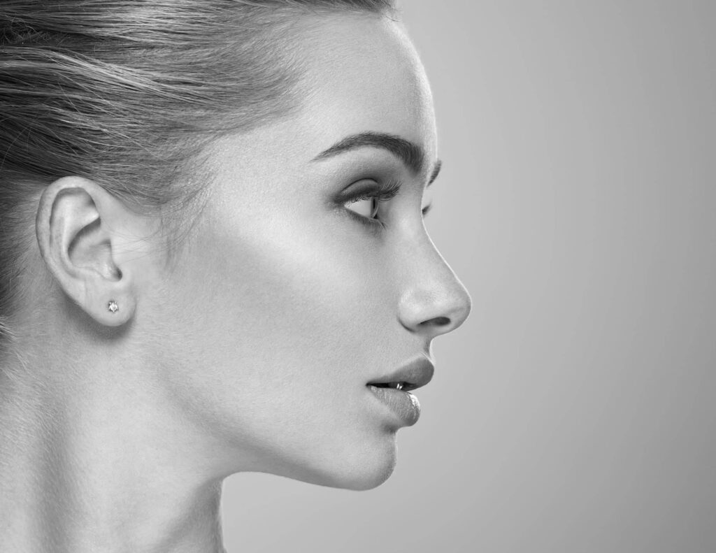 La rhinoplastie médicale pour corriger le nez, chez CLEM - Suresnes