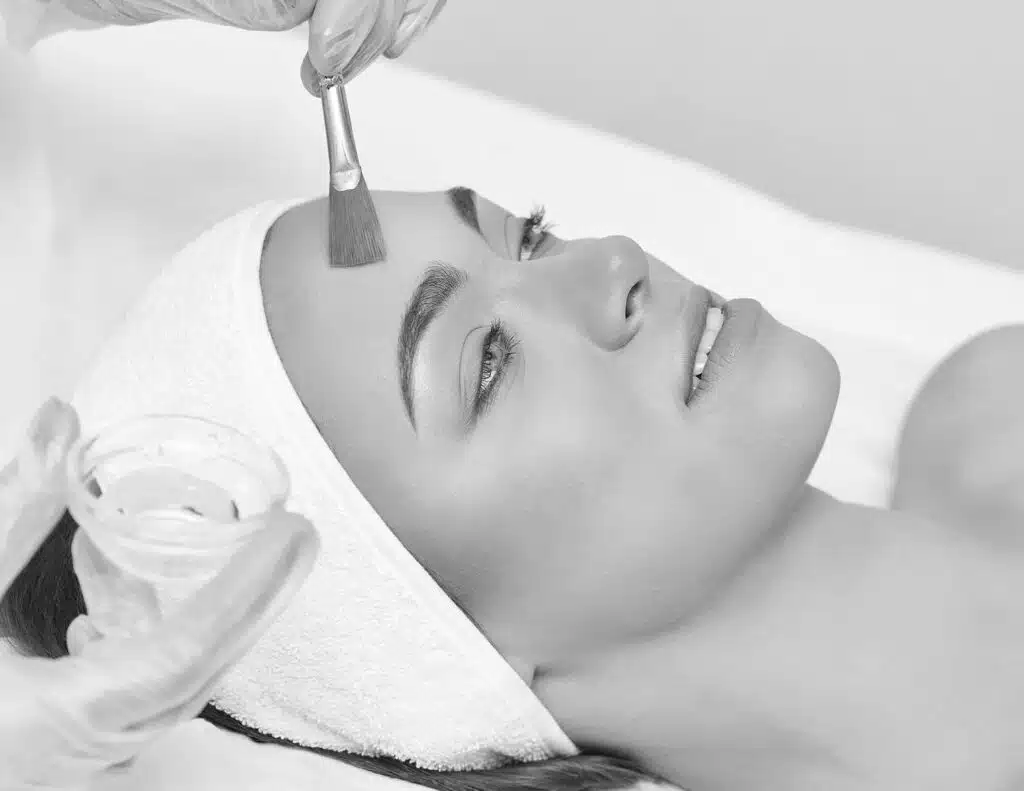 Peeling, à Suresnes - Soin esthétique du visage - Tarifs | CLEM, Centre Esthétique